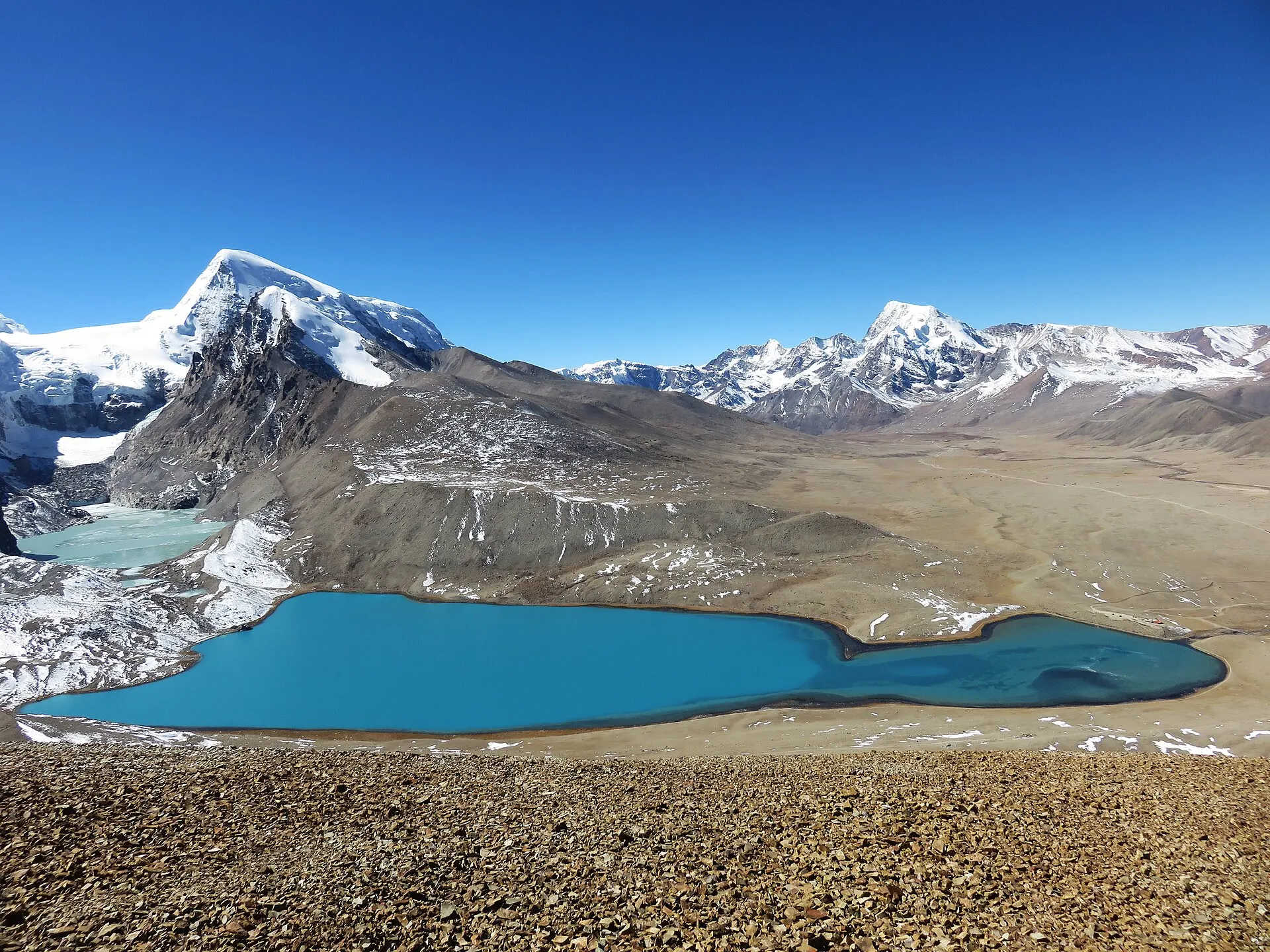 1920px-Gurudongmar_Lake_(panoramic_view)_,_Sikkim