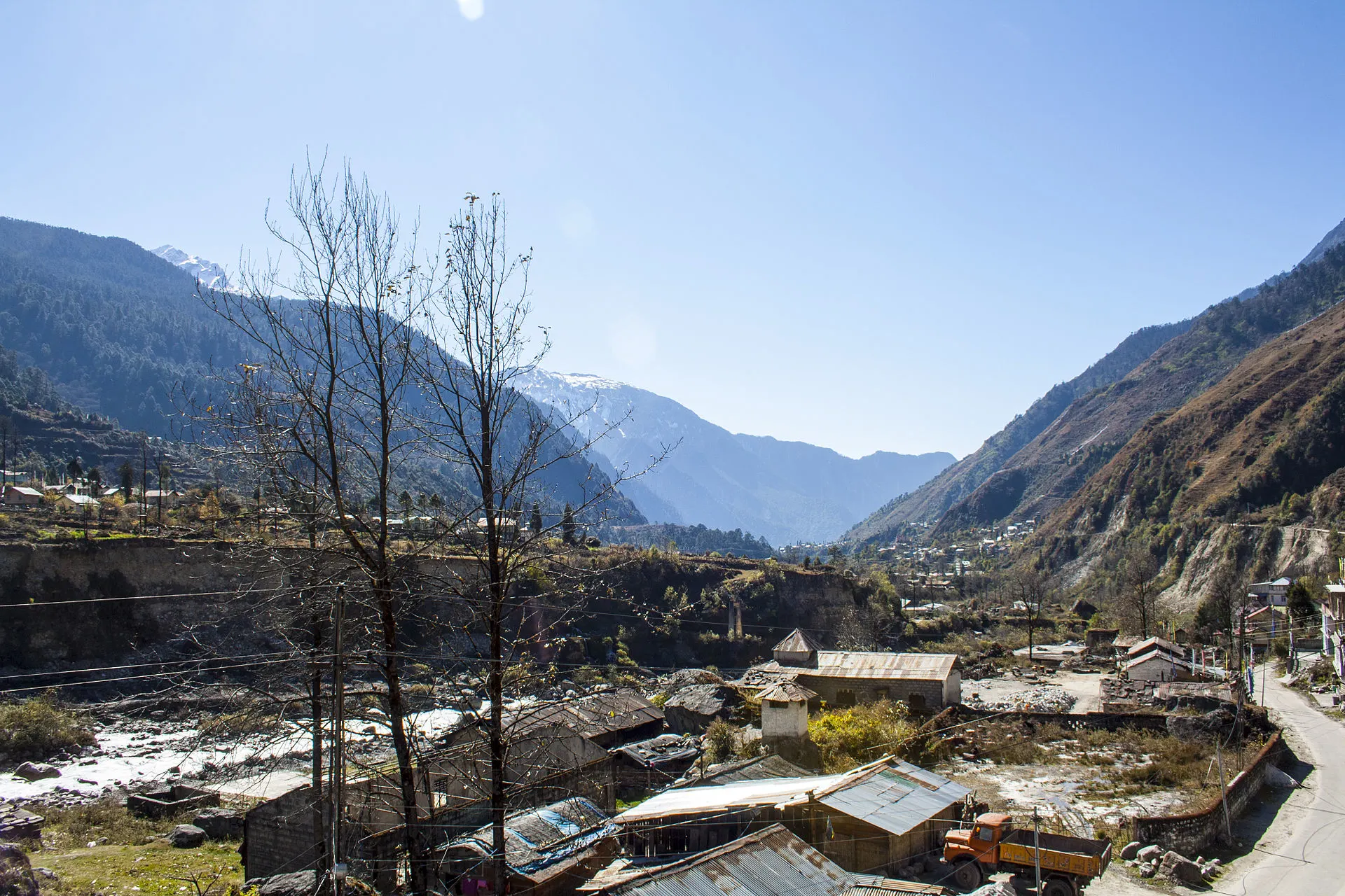1920px-Lachung_Town