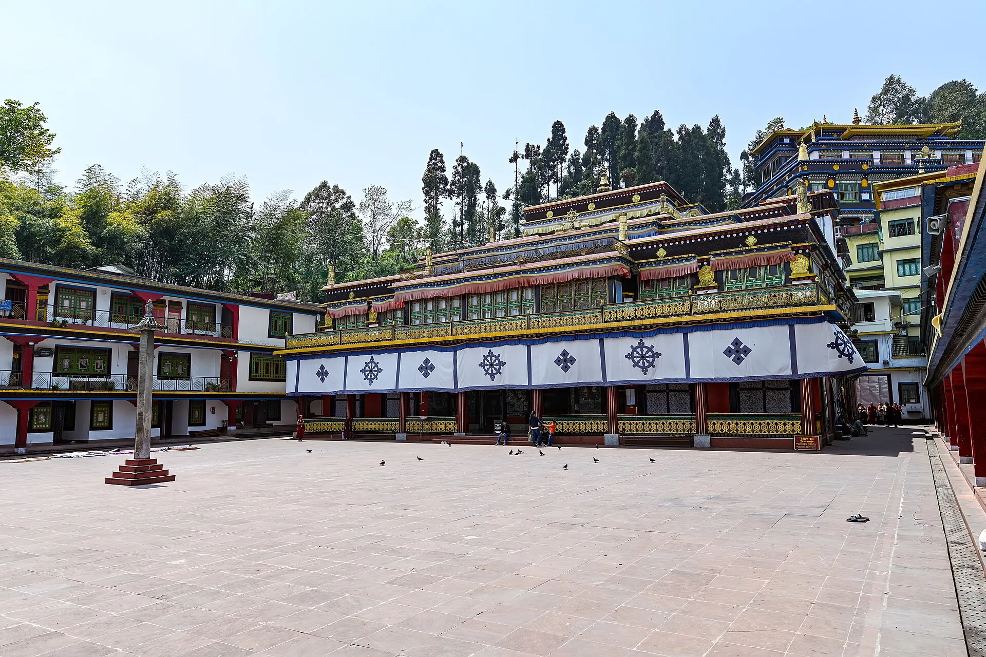 1920px-Rumtek_Monastery_alias_Dharma_Chakra_Centre_near_Gangtok,_East_Sikkim_09