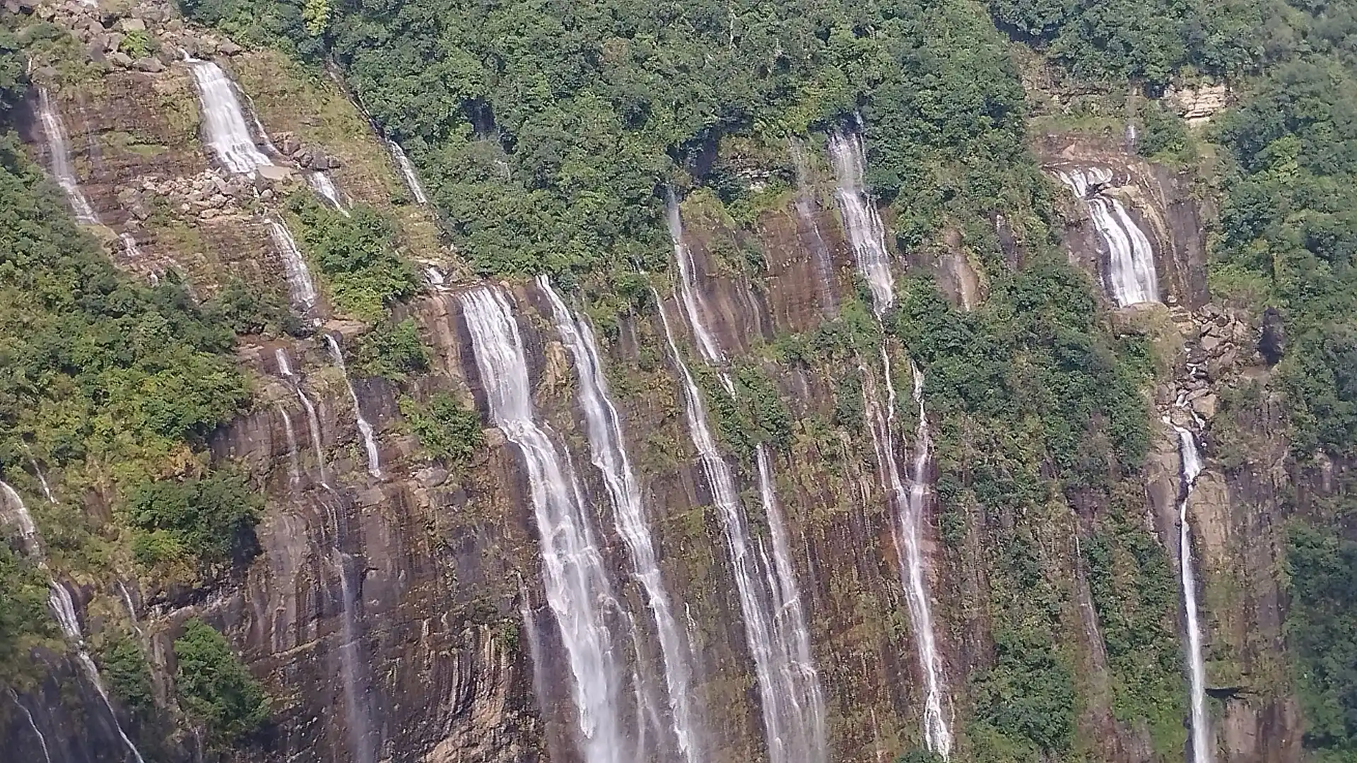 1920px-Seven_Sister_Falls_View