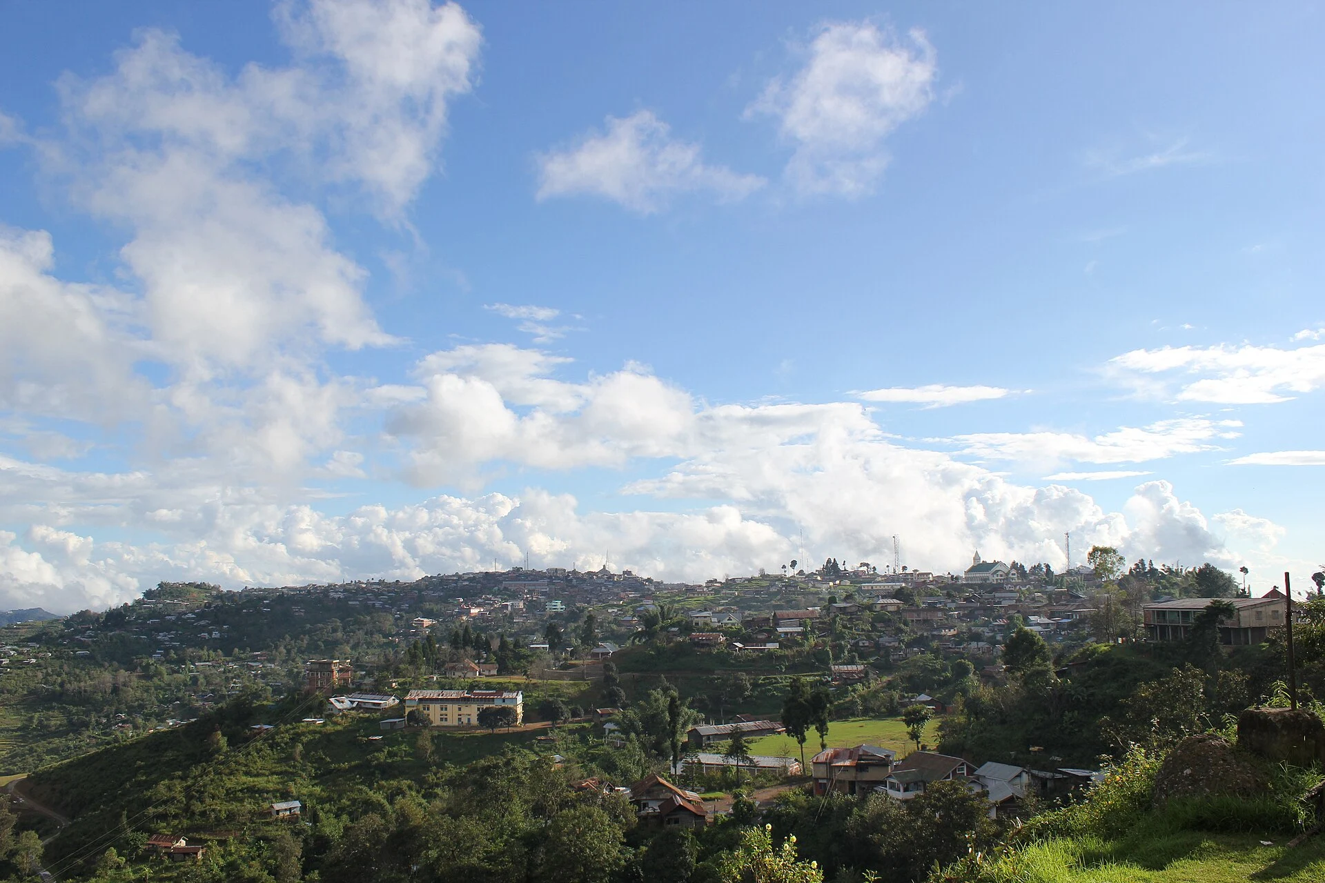 1920px-Partial_View_of_North-Eastern_Ukhrul_Town_01