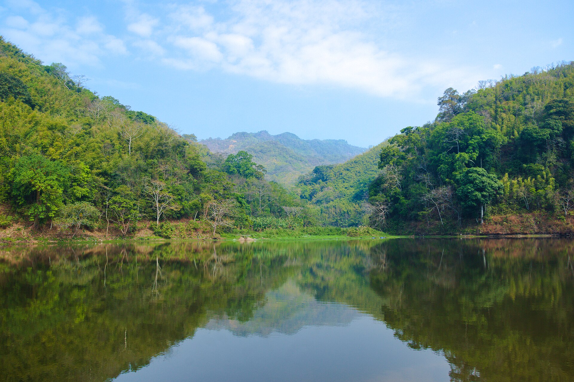 1920px-Tam_Dil_Lake_in_Saitual